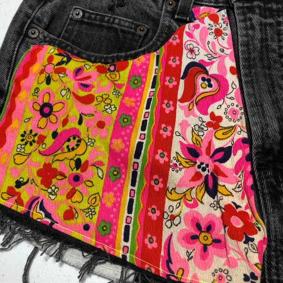 Gap Denim (31) VINTAGE 90s Black Easy Fit Floral Patch Studd Cut Off Jean Shorts - Picture 10 of 11